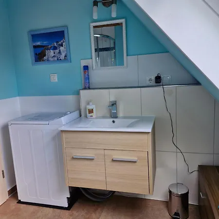 Apartment Adebar